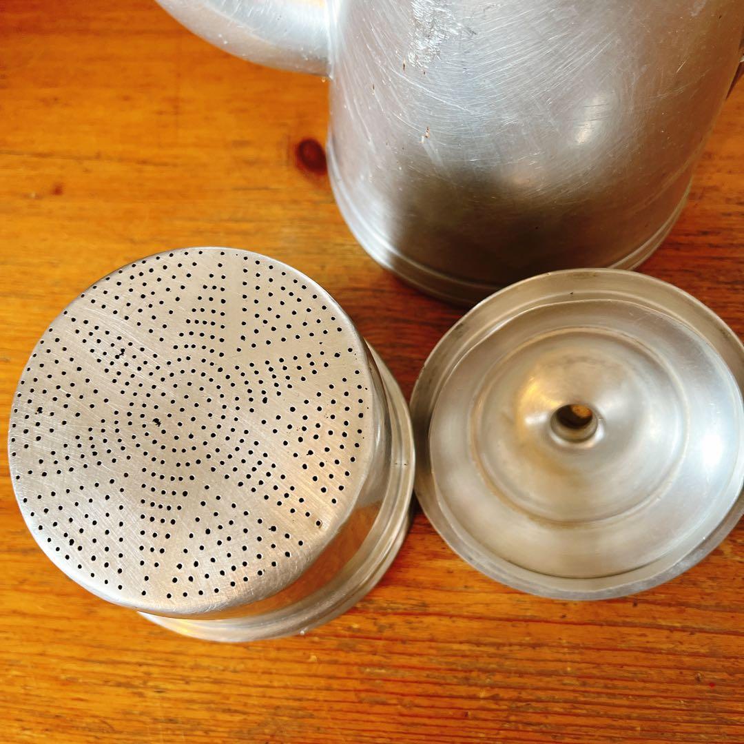 木の取手が可愛いアルミのティーポット