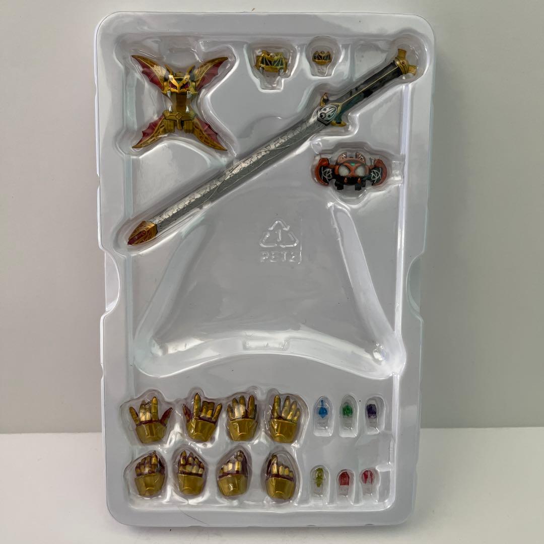 SHフィギュアーツ 真骨彫製法 仮面ライダーキバ エンペラーフォーム