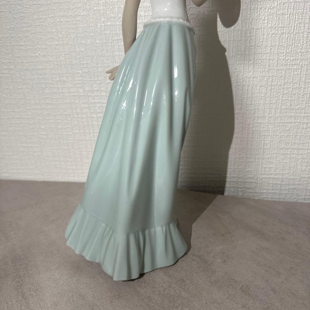 【美品】Nao リヤドロ 蝶と戯れてGirl Holding Butterfly