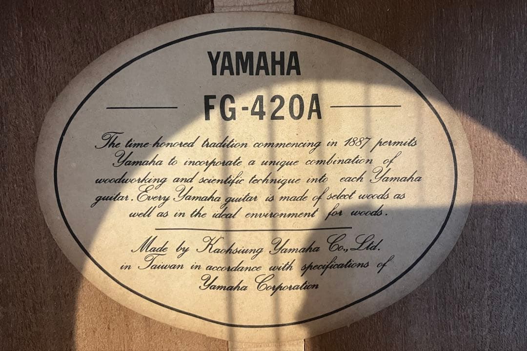 YAMAHA製アコースティックギター ストラップ・ケース付き