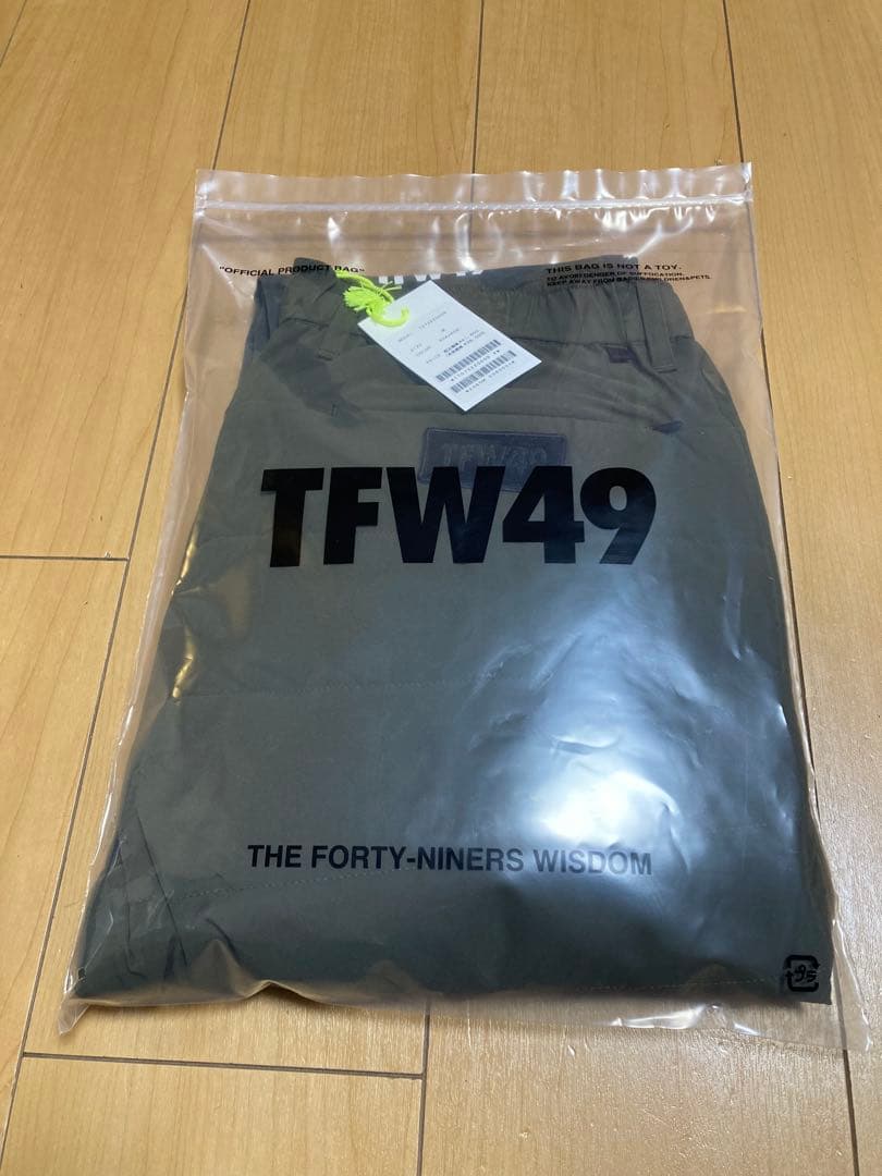 新品未使用　Mサイズ　TFW49 カーキ ゴルフ ダウンパンツ 防寒 冬