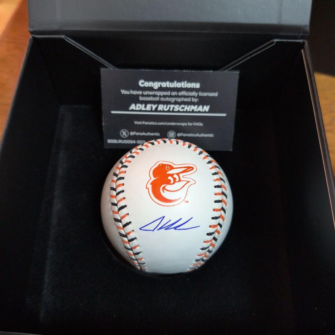 Fanatics Under Wraps アドリー・ラッチマン　直筆サインボール