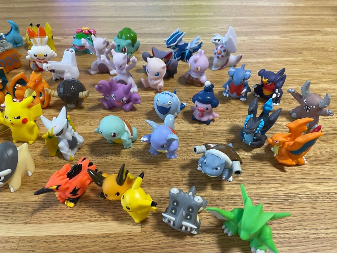 【最終値下げ】モンコレ19体まとめ売り＋ポケモン指人形まとめ売り総数約60体