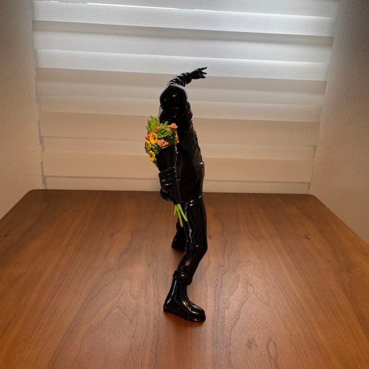 正規品‼︎ 廃盤‼︎ FLOWER BOMBER バンクシー フィギュア 箱付 ‼︎