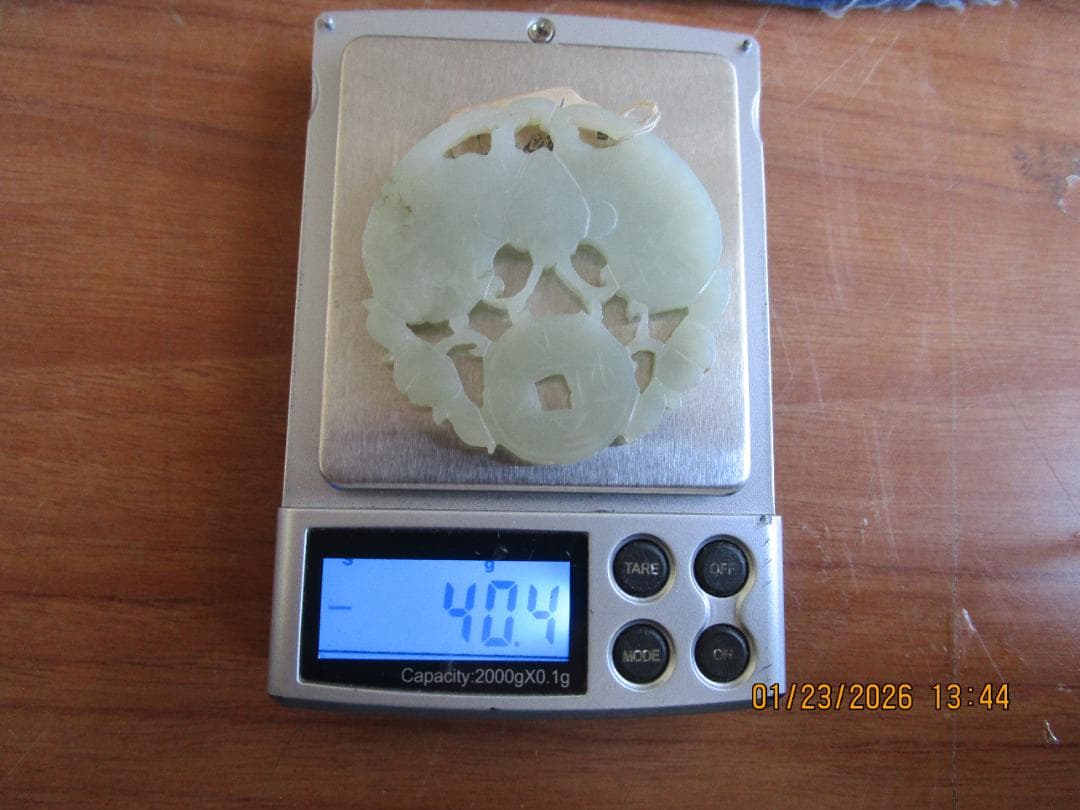 中国　玉　石細工　彫り物　根付　当時の札付き　翡翠【?】 工芸品　細工物　1個