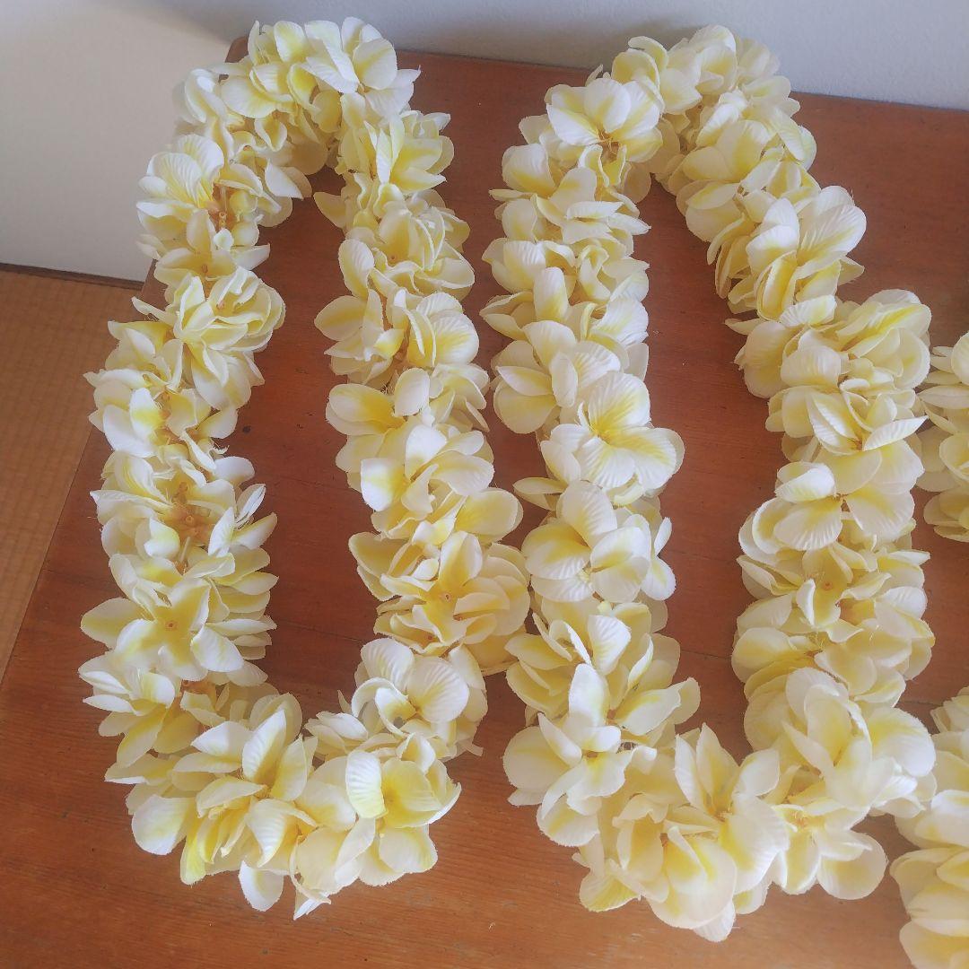 フラダンス用黄色い花のレイ2つ、レイポウ2つ、手首飾り4つ