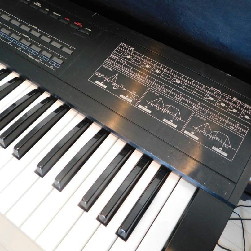 Roland ローランドD-20 シンセサイザー ハードケース付 ジャンク