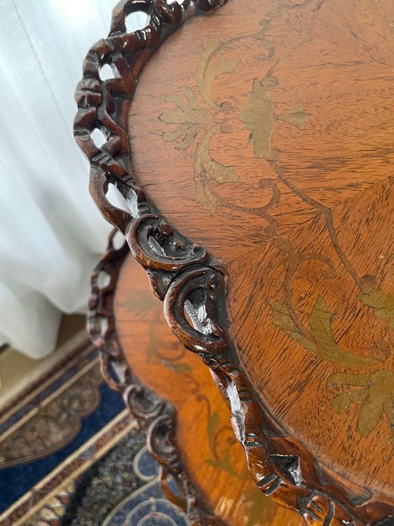 イギリスアンティーク　２段テーブル　 マホガニー象嵌装飾　透かし彫り