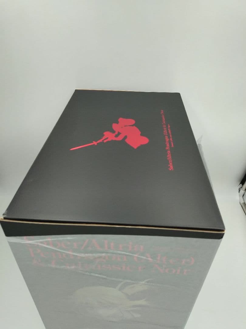 薄紙付き未開封品!!　セイバー(オルタ)　フィギュア　完成品