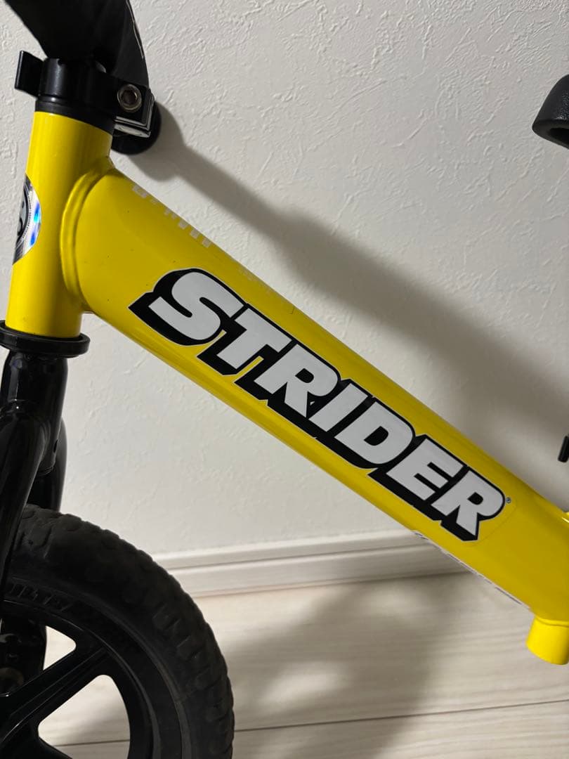 [美品] STRIDER バランスバイク スポーツイエロー