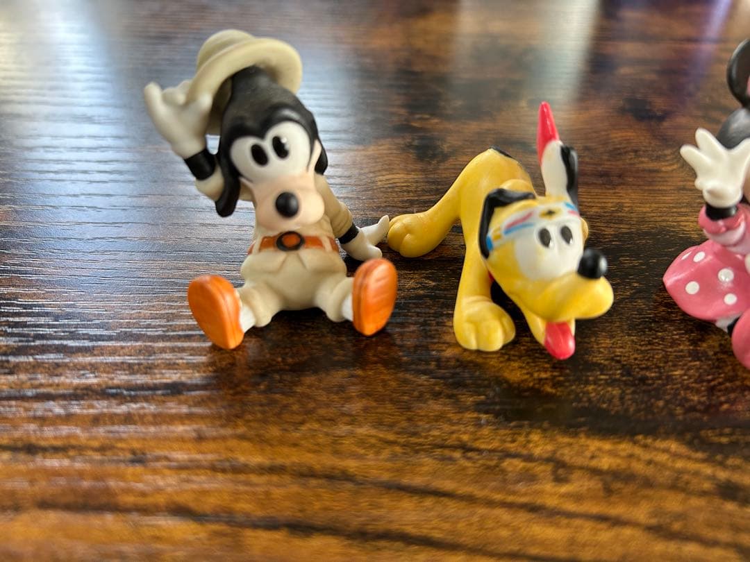 ベビーミッキーマウス&ミニー等　ディズニーキャラクター　陶器　置物