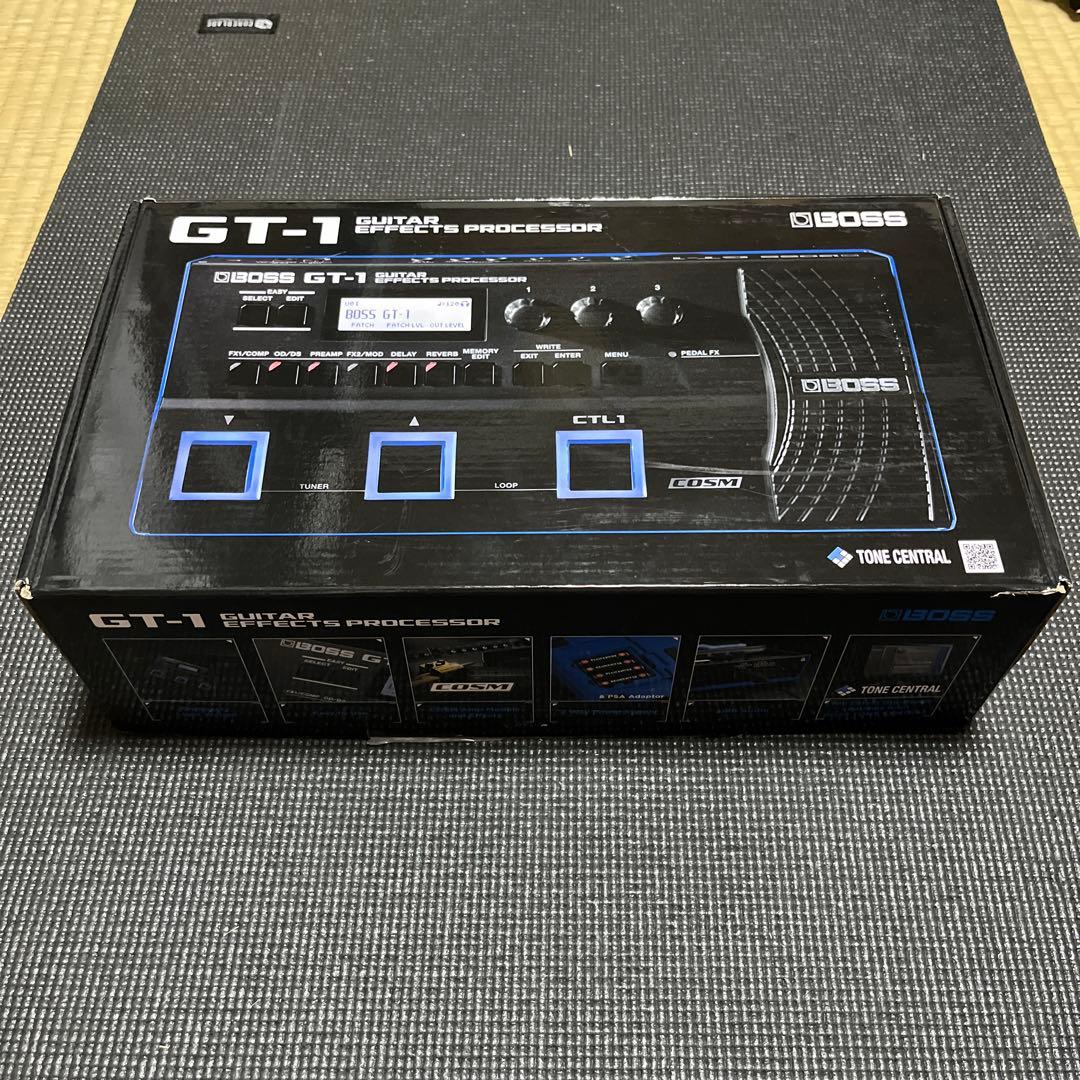 BOSS GT-1 ギターエフェクターとシールド