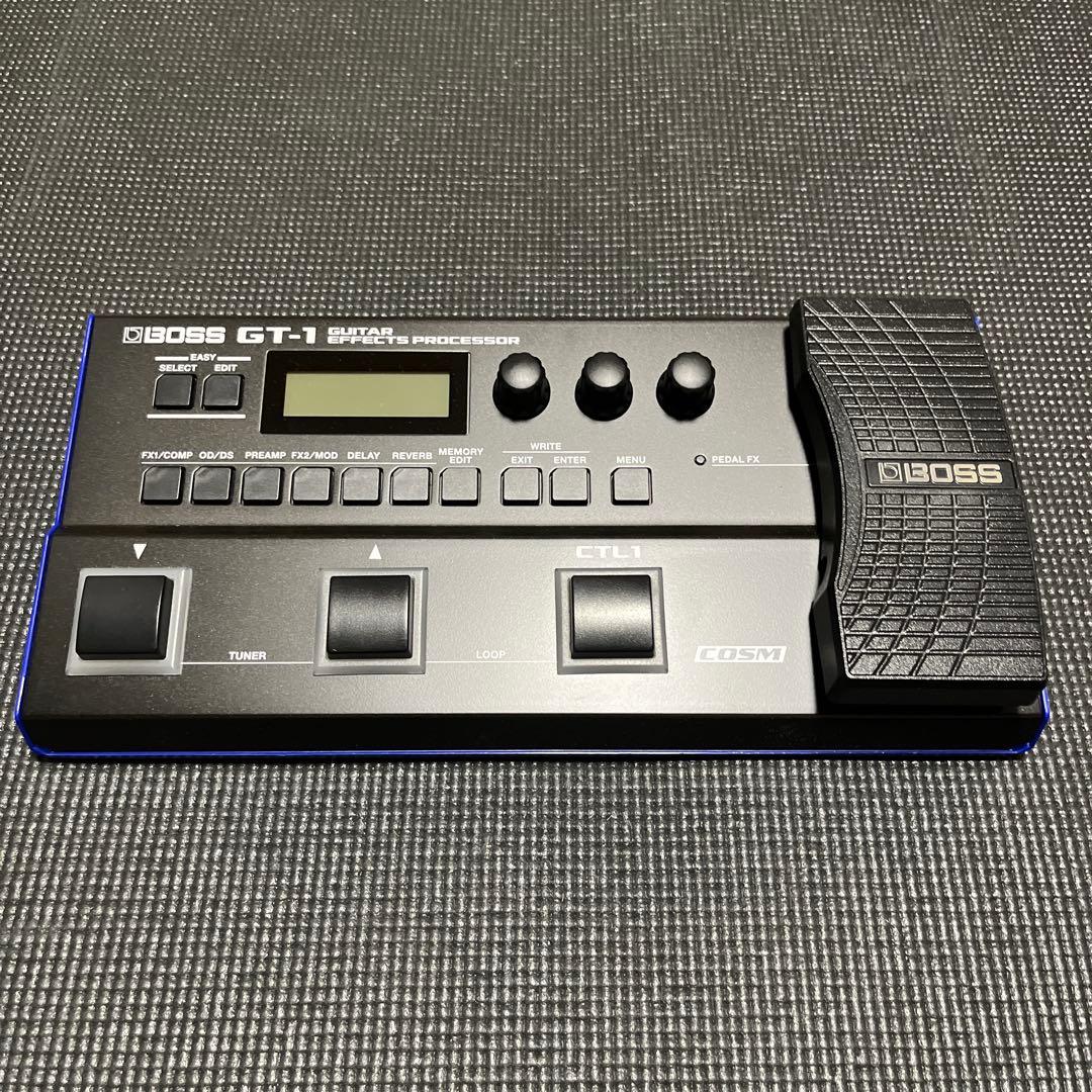BOSS GT-1 ギターエフェクターとシールド