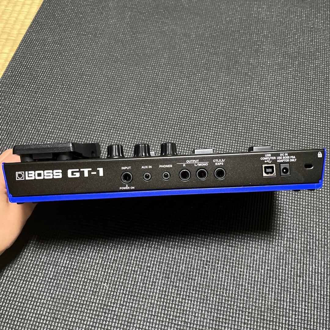 BOSS GT-1 ギターエフェクターとシールド