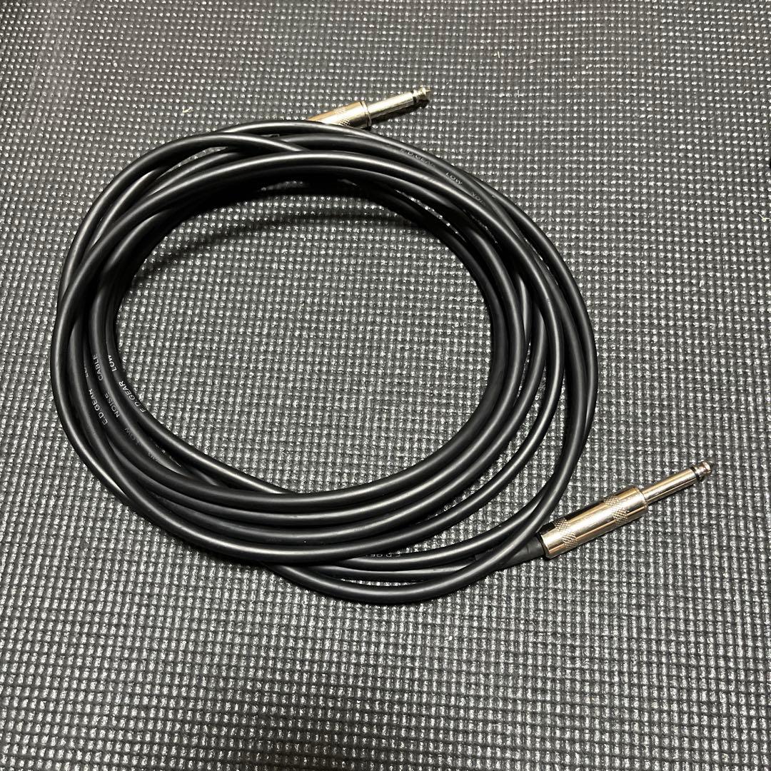 BOSS GT-1 ギターエフェクターとシールド