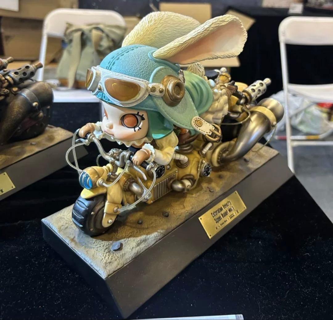 デザイナーズトイ鎌田光司Molly2.0バニーガールの機関車トレトイフィギュア