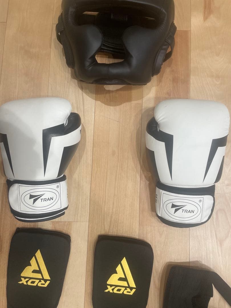 ボクシング用グローブ・ヘッドギア・レッグガードセット