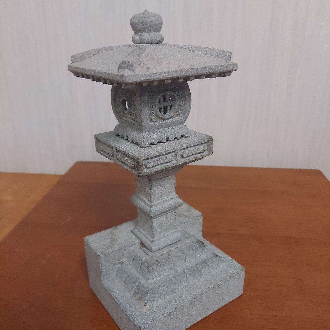 日本の石製燈籠 灰色 25cm
