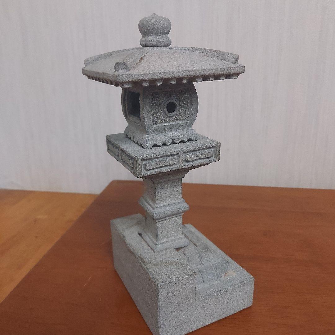 日本の石製燈籠 灰色 25cm