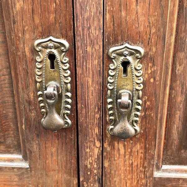 イギリスアンティーク　ミラーバックサイドボード　キャビネット　リビングボード