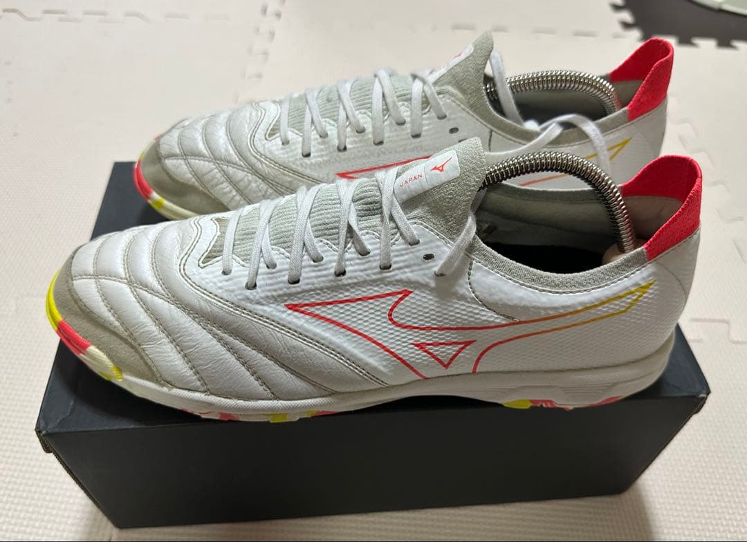 「海外限定モデル」ミズノ モレリアサラβ ジャパン　26.5