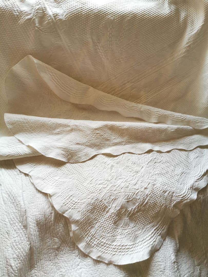 アンティークピケドプロヴァンス 超大判スカラップキルト薔薇＆麦＆花器トラプント風