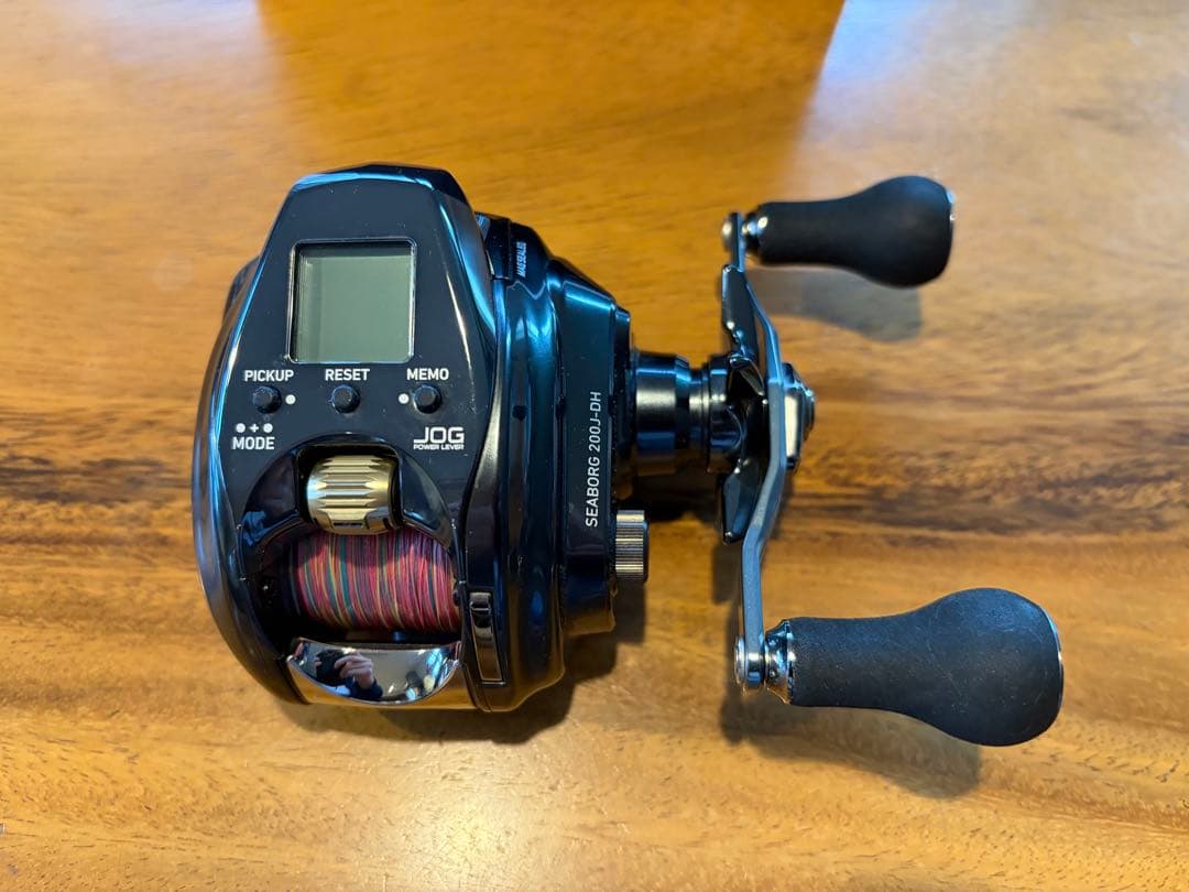 ① 【お値下げ中】Daiwa ダイワ SEABORG 200J-DH 電動リール