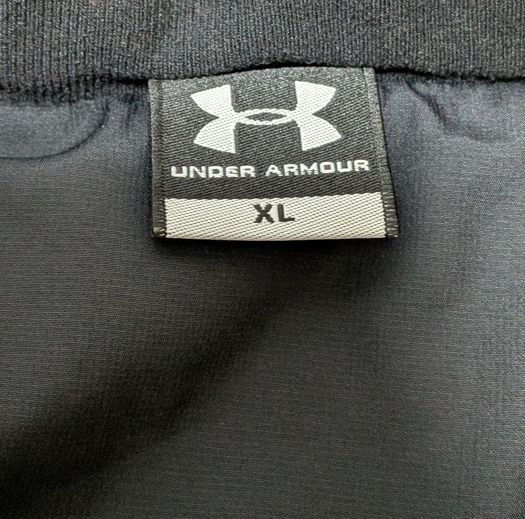 【美品】UNDER ARMOUR 刺繍ロゴ　フード付きロングベンチコート黒　XL