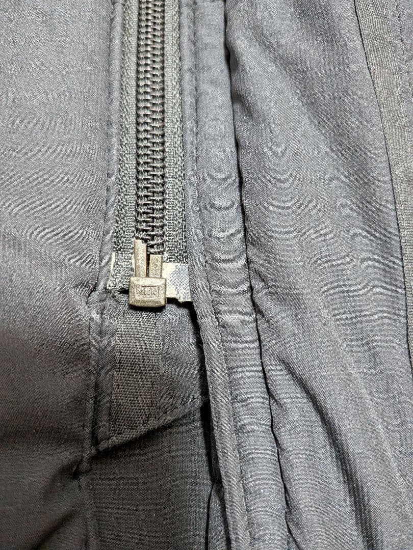 【美品】UNDER ARMOUR 刺繍ロゴ　フード付きロングベンチコート黒　XL