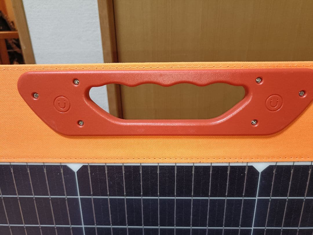 折りたたみソーラーパネル 100W