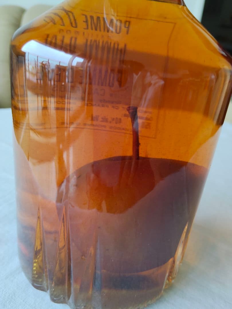 （仏）ポム·ド·イブ カルバドス 丸ごとりんご 入り ブランディ 古酒