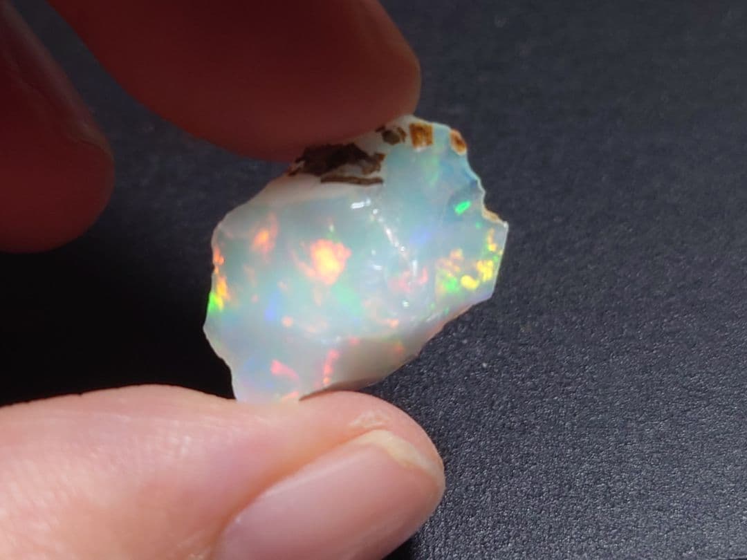 プレシャスオパール 原石 多色　ジュエリー　グレード　エチオピア　鉱物