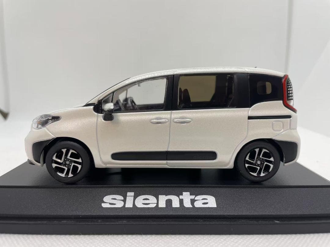 403-194 1/30 トヨタ シエンタ ホワイト