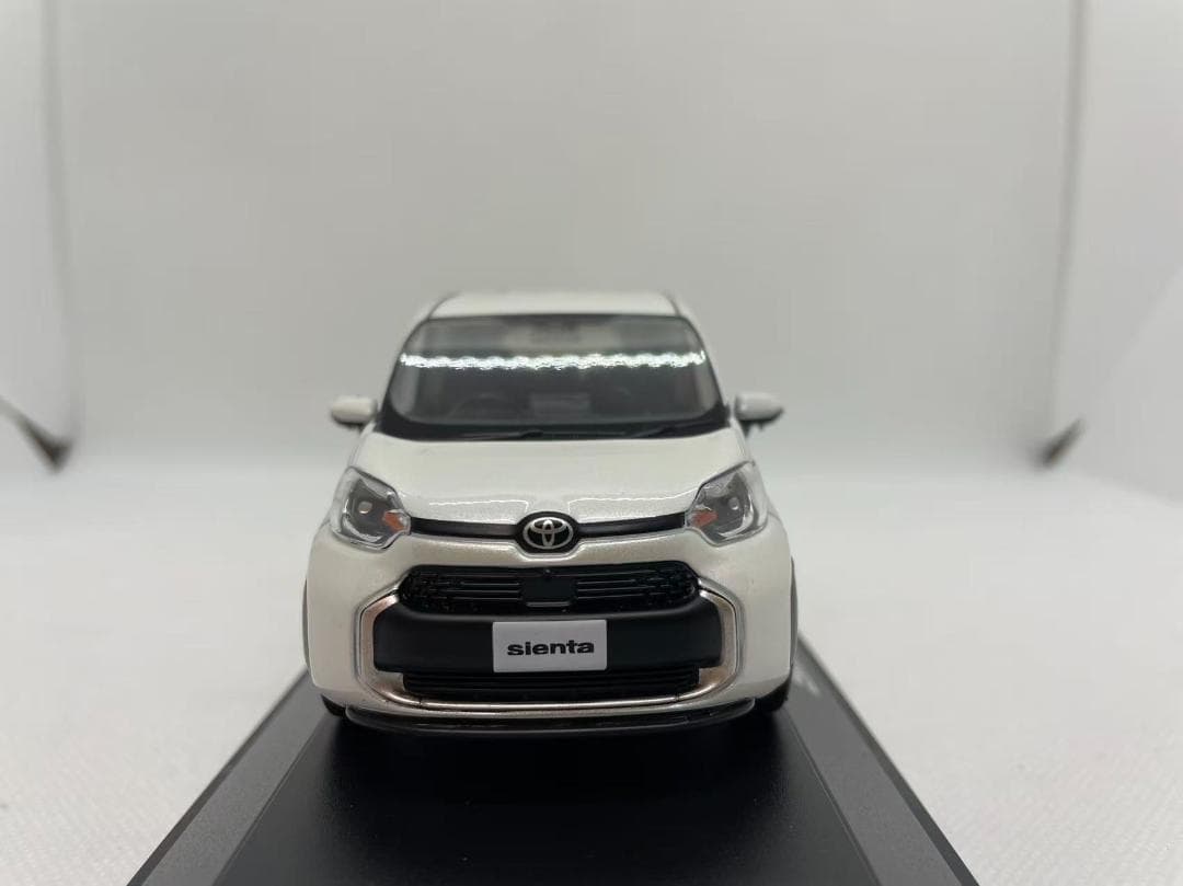 403-194 1/30 トヨタ シエンタ ホワイト