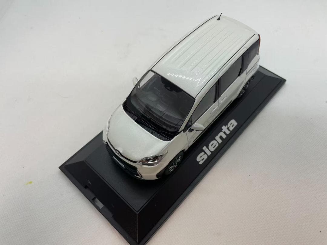 403-194 1/30 トヨタ シエンタ ホワイト