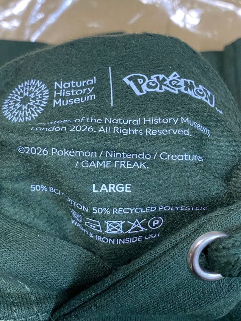 ポケモン ロンドン自然史博物館　トロピウス　パーカー　L
