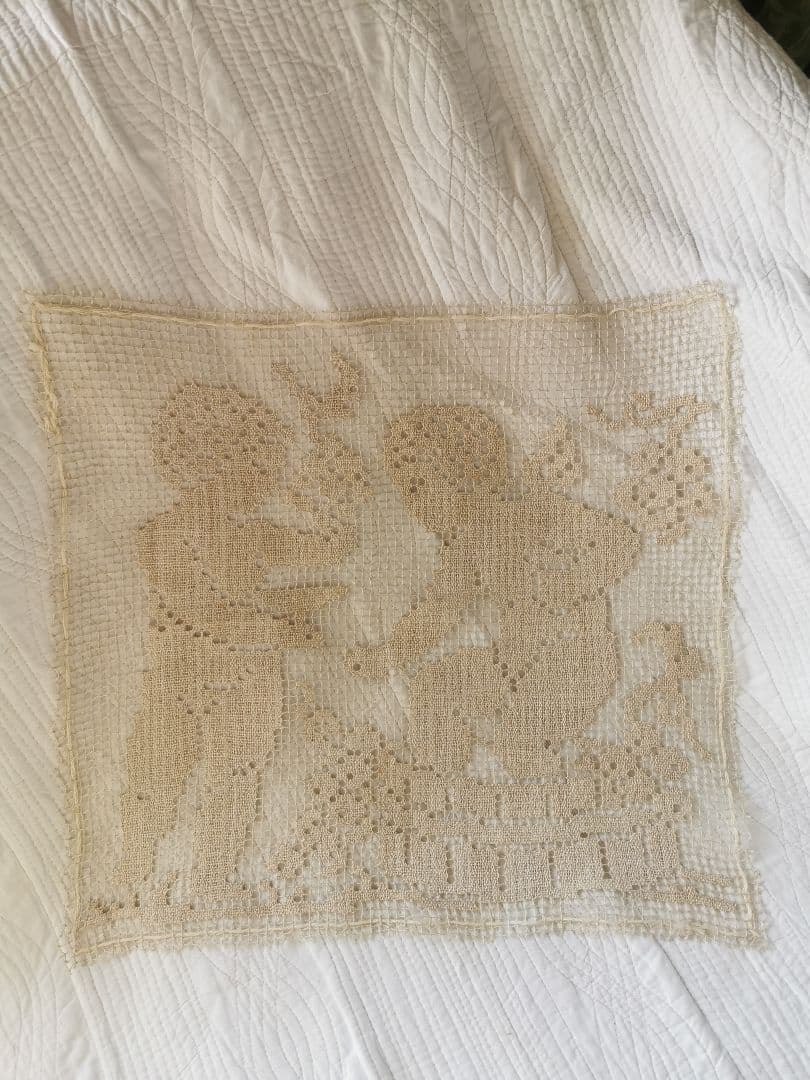 アンティークフランス 手編みリネンフィレレースパネル 天使の葡萄酒ワイン作り