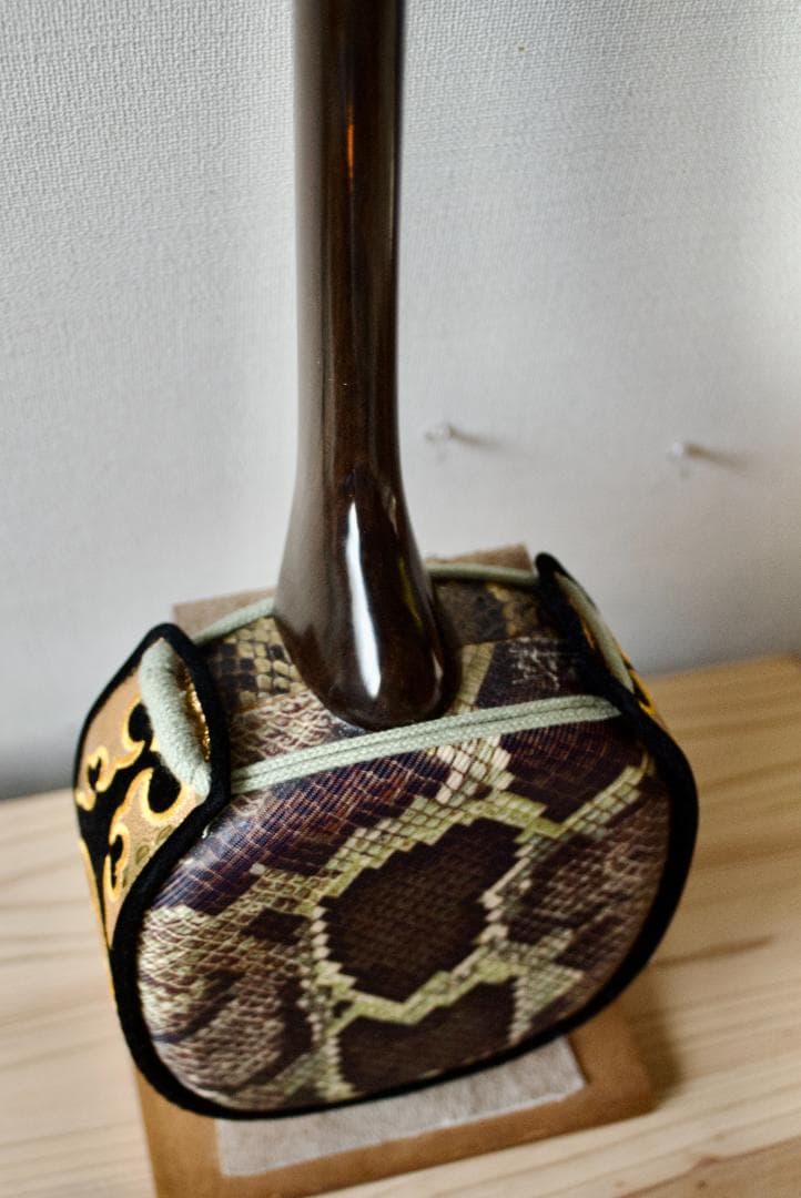 三線 本皮１枚張り（表） 黒檀棹 ハードケース付　送料込み　三味線　沖縄