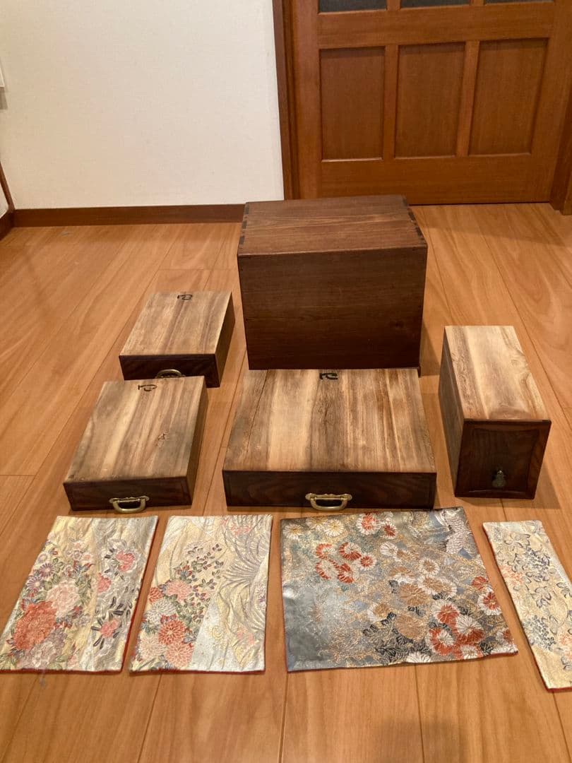 松平家　時代箪笥 （化粧箱）