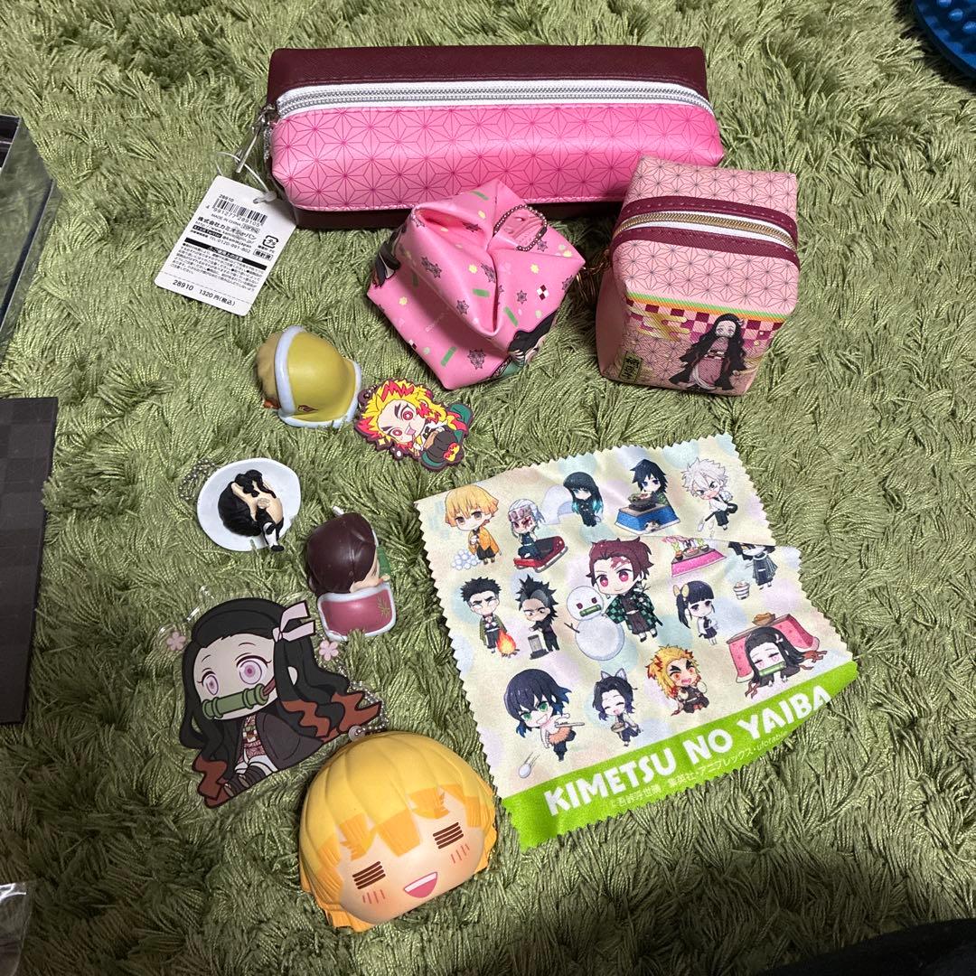 写真全部見てください　特に7枚目！　鬼滅の刃　キャラクターグッズセット