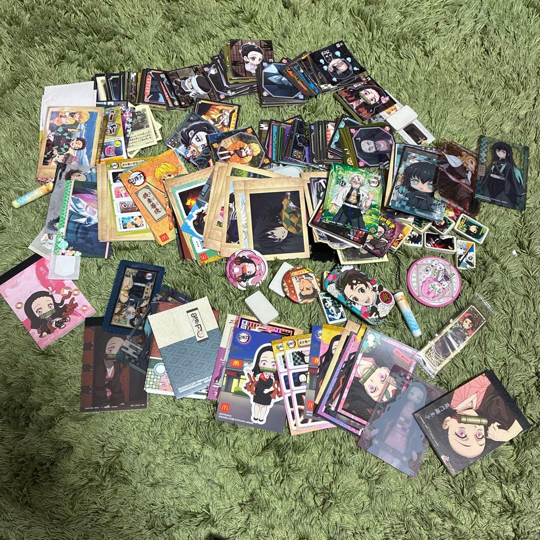 写真全部見てください　特に7枚目！　鬼滅の刃　キャラクターグッズセット