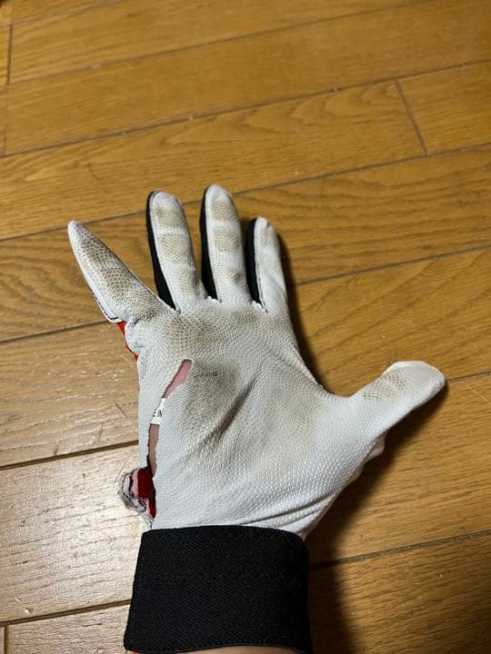 巨人・阿部慎之助監督使用　バッティンググローブ（右手のみ）