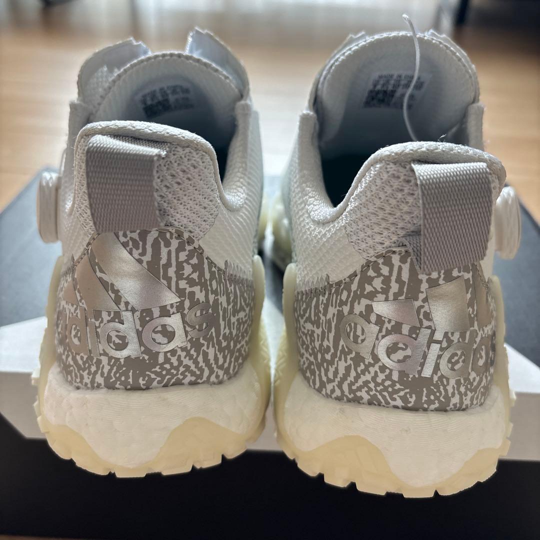 コードカオス ボア 新品 ゴルフシューズ 24.5㌢ ホワイト/シルバー グレー