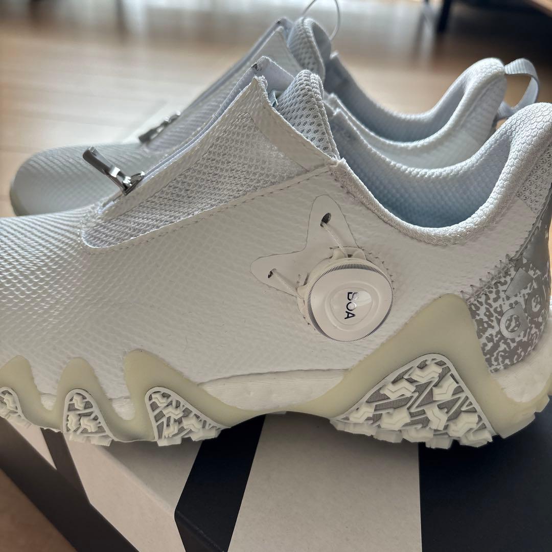 コードカオス ボア 新品 ゴルフシューズ 24.5㌢ ホワイト/シルバー グレー