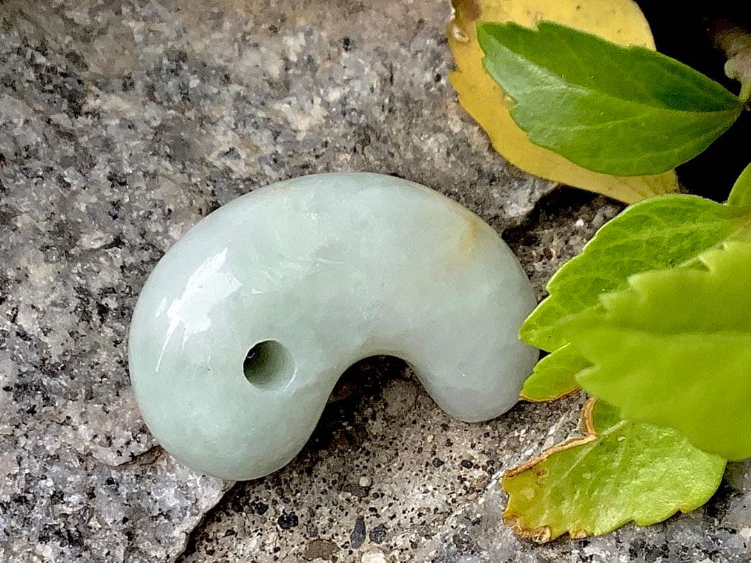 希少黄色味入り＊氷‼️ お守り*守護石に　一生物の本物糸魚川翡翠勾玉　鑑別書取得‼️