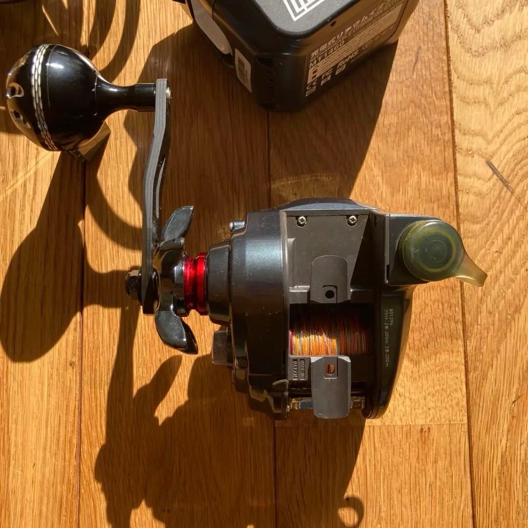 ジャンク品　電動リール　SEABORG 200J シーボーグ 充電器