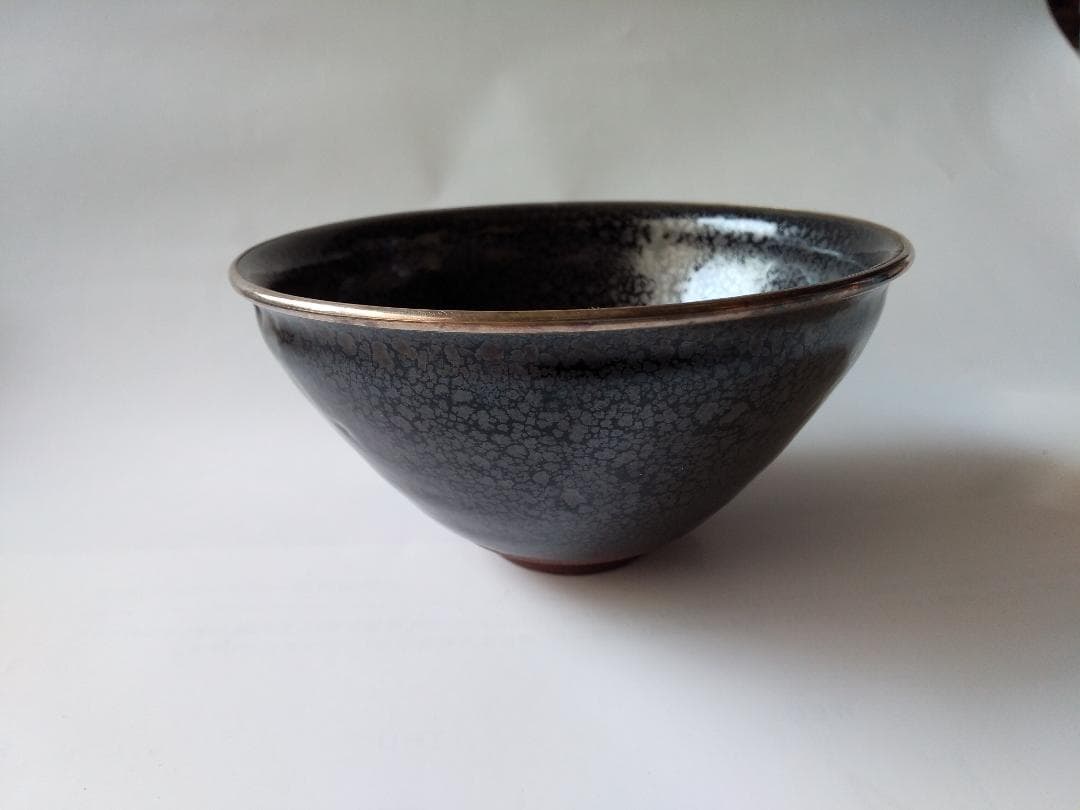 桶谷定一 作 銀覆輪 油滴天目 茶碗 茶道具 共箱 美品 です。