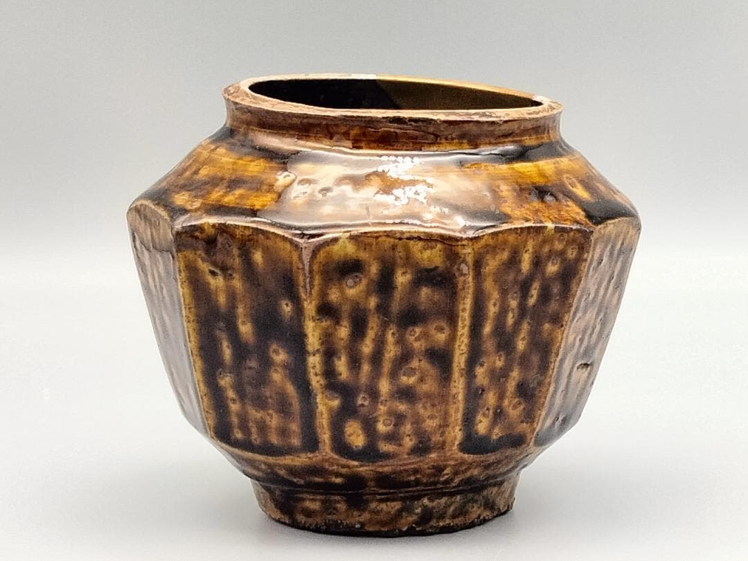 李朝 飴釉11面取り壺