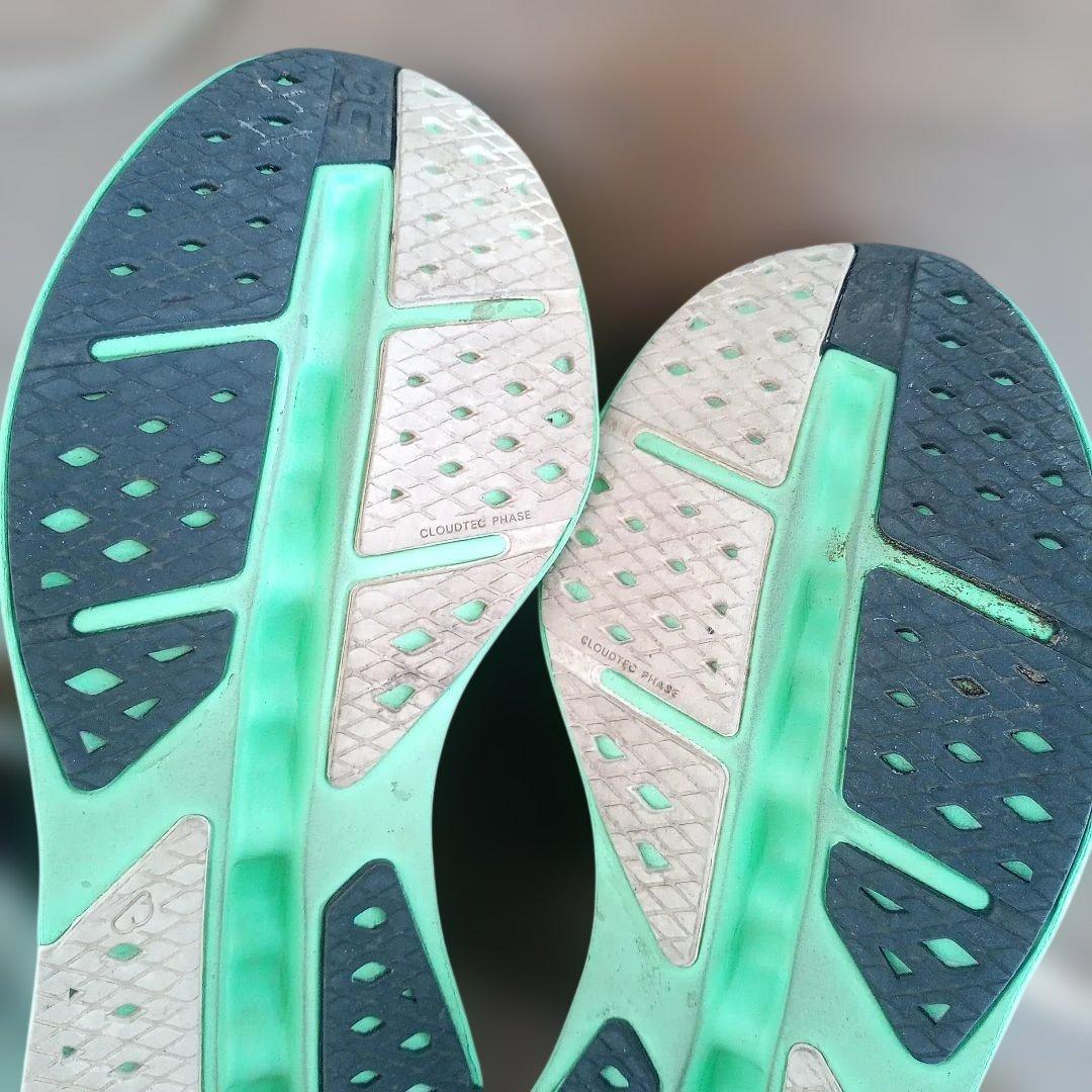 On Cloudサーファーマックス ホワイト/ミントグリーン