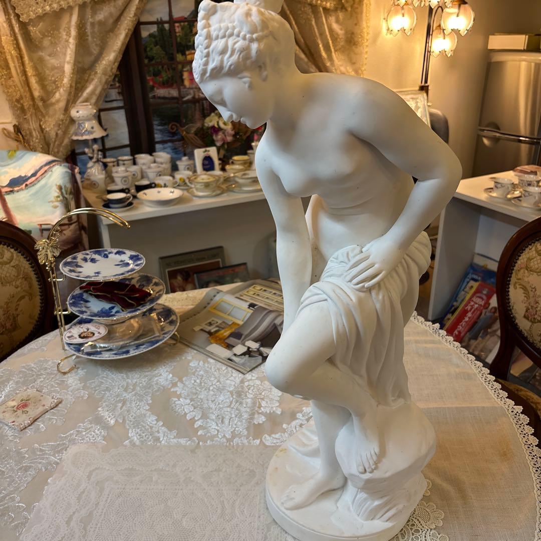 ビーナス湯浴みの像